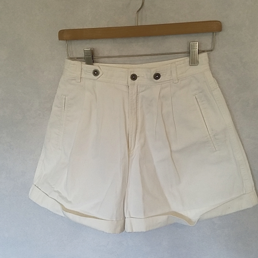 LizSport Women White Shorts Size 8P